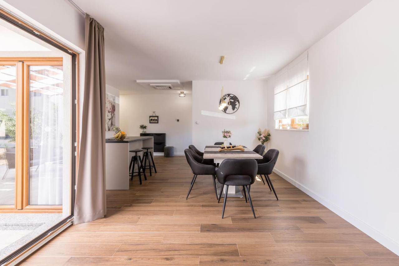 Villa Mamma Mia Каштела Екстер'єр фото