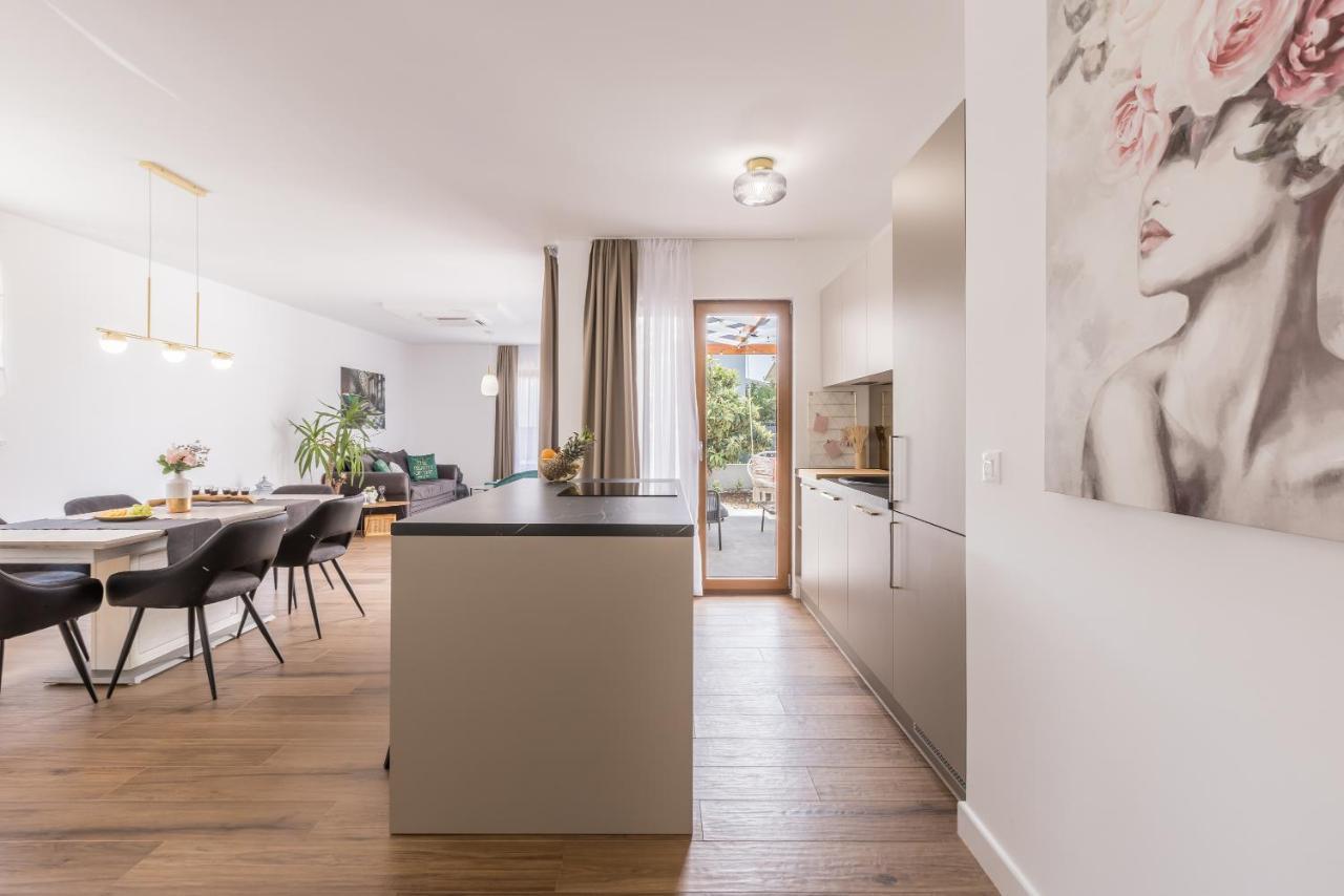 Villa Mamma Mia Каштела Екстер'єр фото