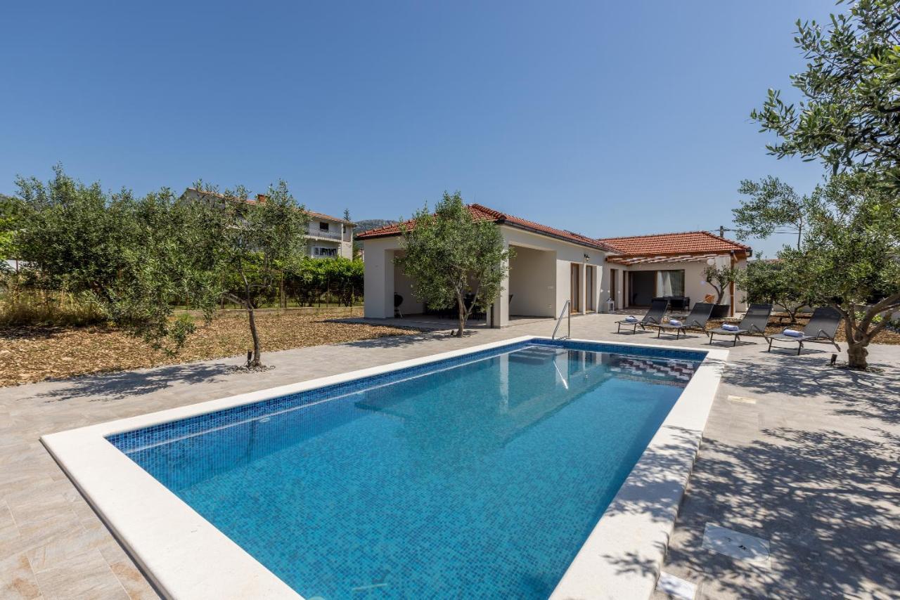 Villa Mamma Mia Каштела Екстер'єр фото